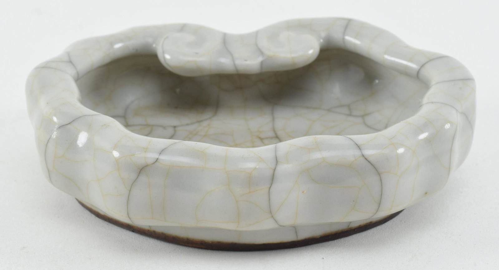 Kuan ware brush washer. China. 18th/19th century. Ju-i (1 of 7)