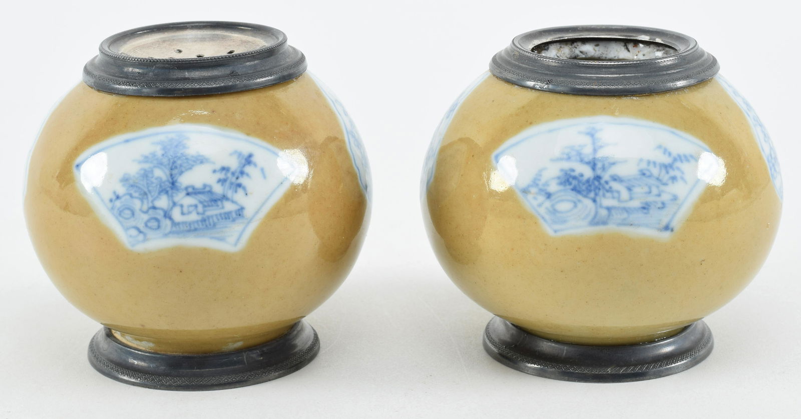 Pair of desk accoutrements. Two 18th century Chinese (1 of 10)