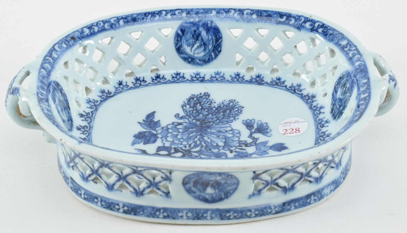 Porcelain chestnut basket. Chinese export ware. 18th (1 of 7)