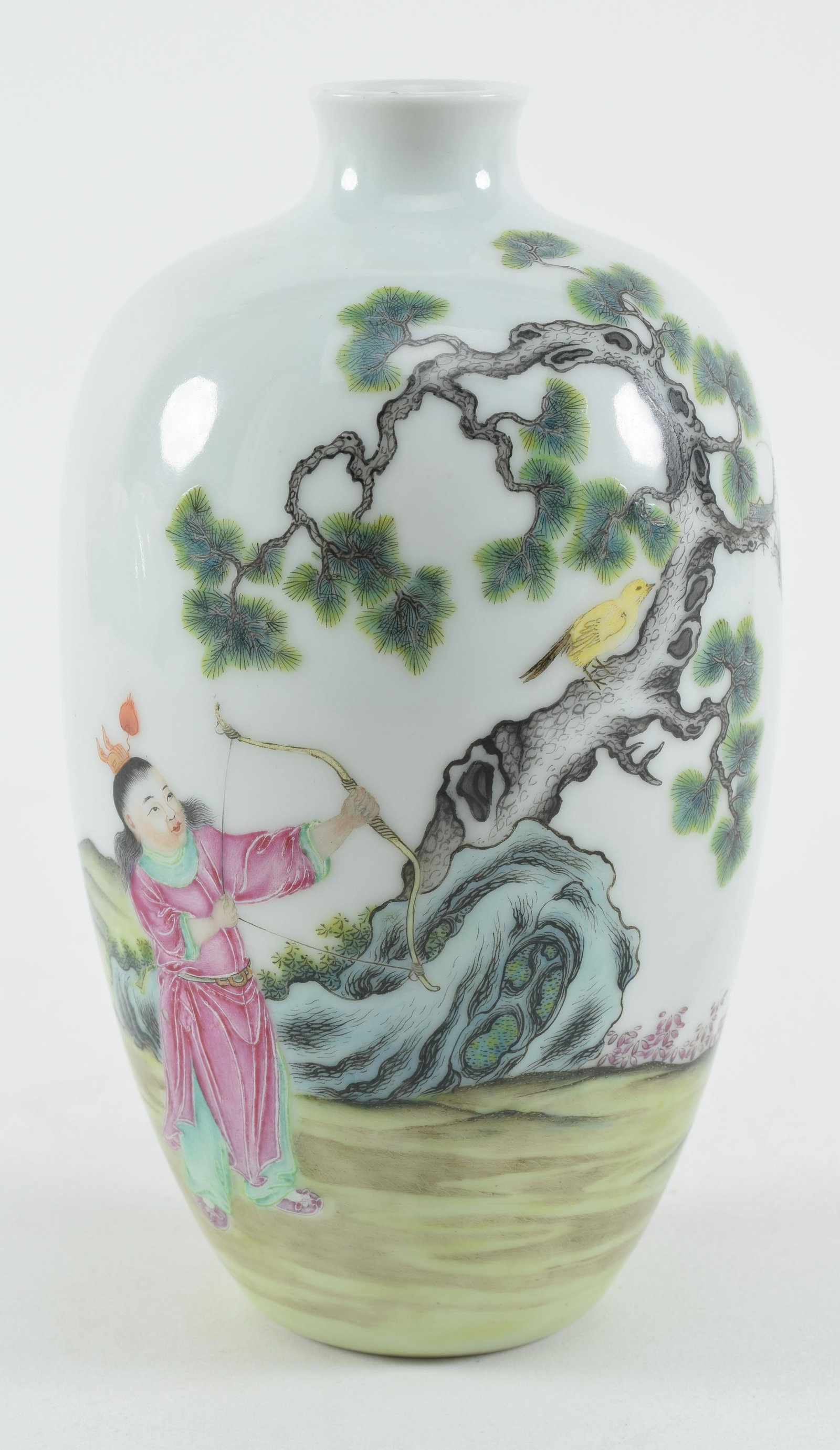 Porcelain vase. China. Republican period. Famille rose (1 of 9)