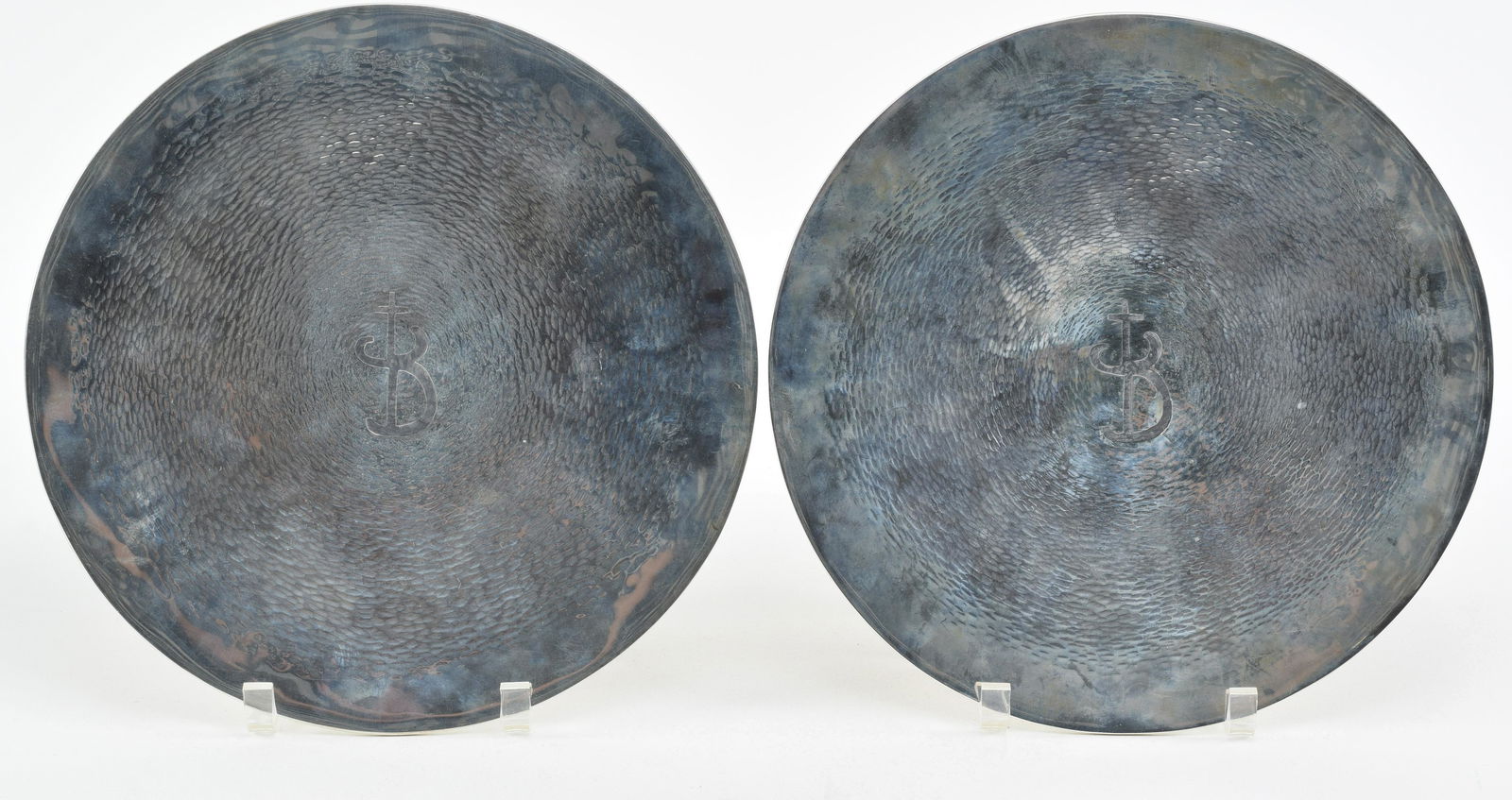 Two Los Castillo silver plated service plates to match (1 of 10)