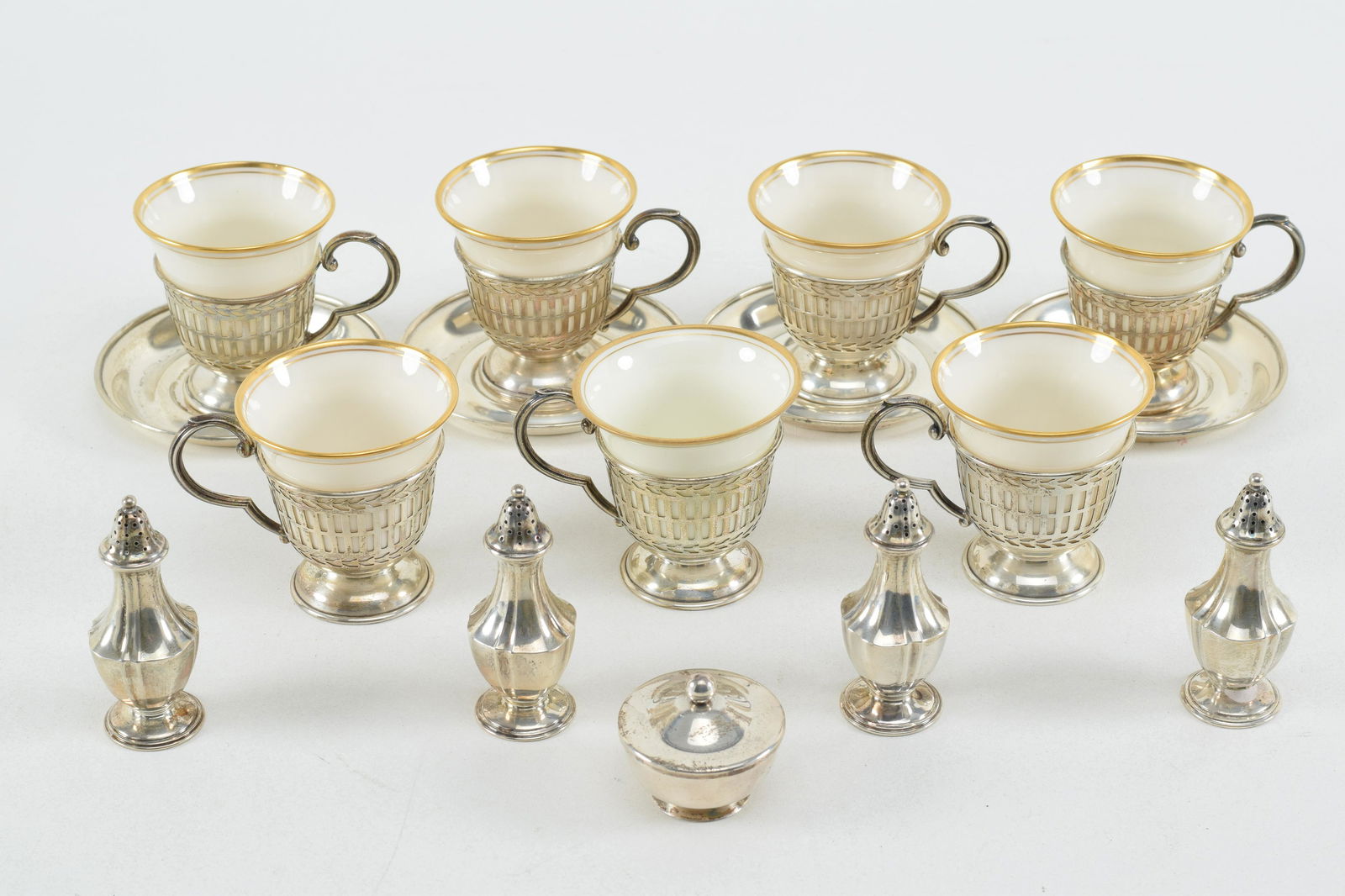 Lot of miscellaneous sterling silver. Sixteen pieces (1 of 6)