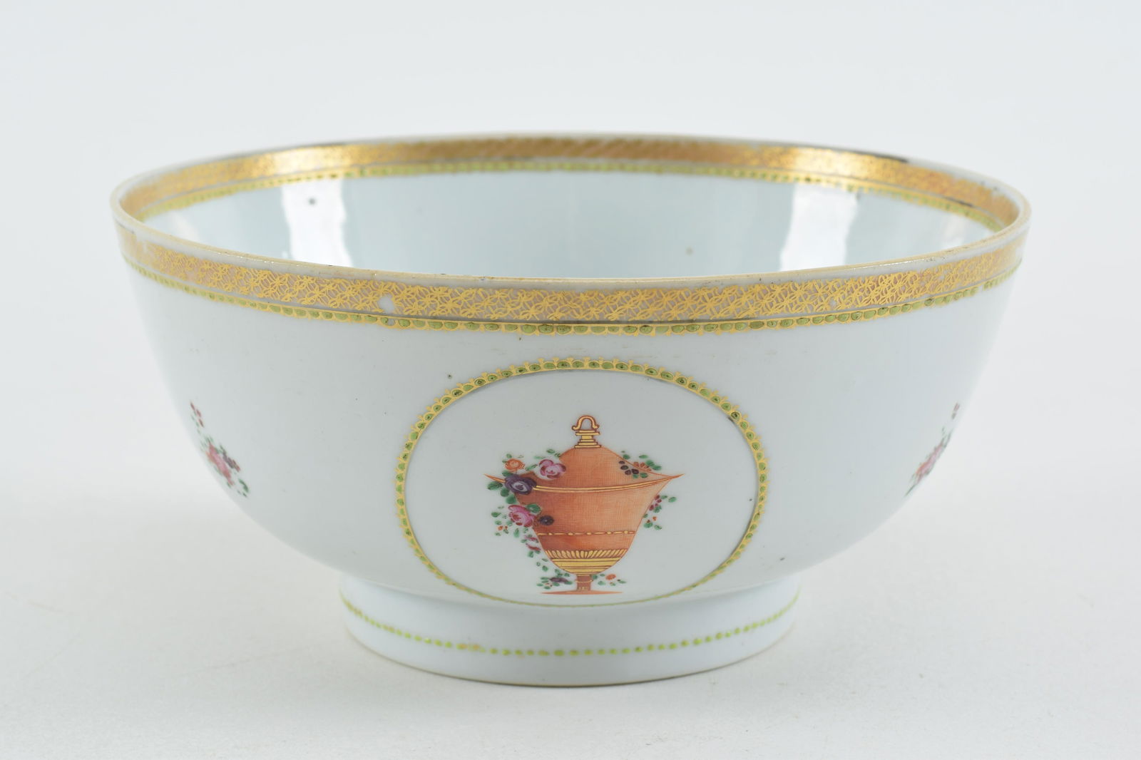 Early 19th century Chinese export porcelain bowl (1 of 6)