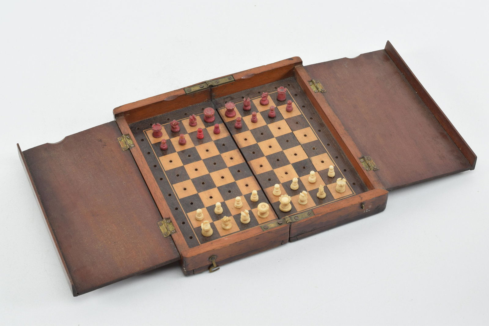 19th century Civil War era travelling chess set. (1 of 11)