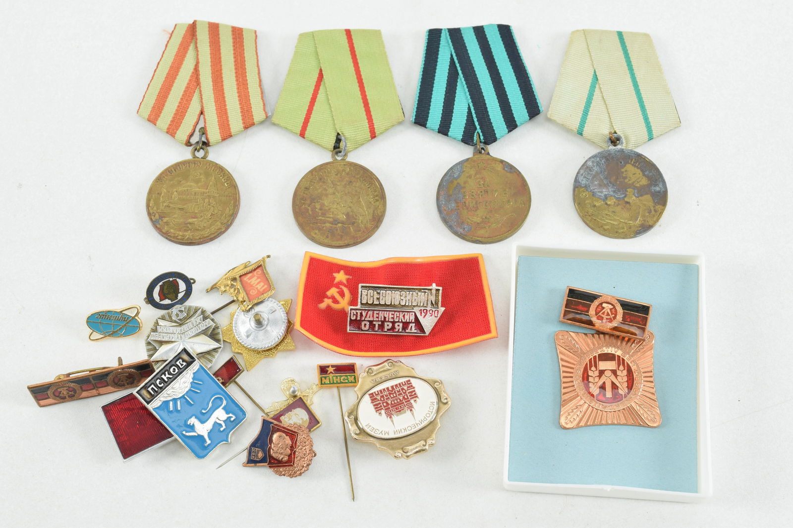 WWII Russian Soviet medals with later DDR communist (1 of 8)