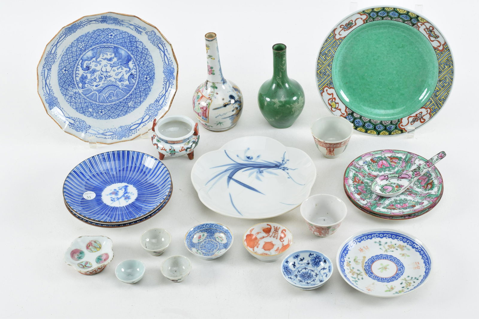 Assorted Chinese and Japanese porcelains. 8 dishes (1 of 13)