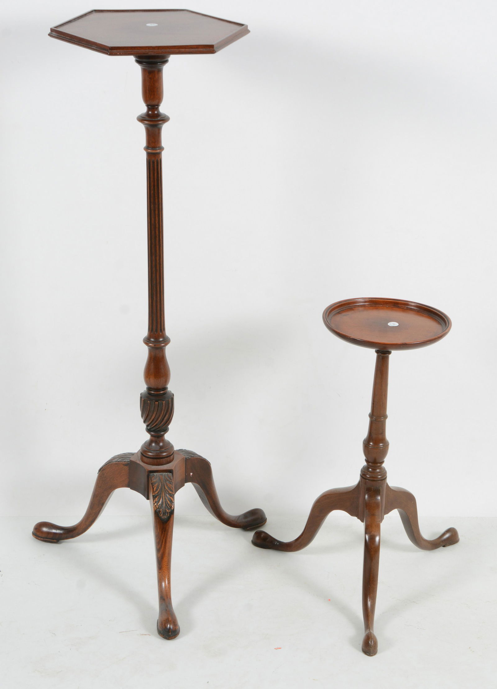 2 Mahogany dish top stands with Queen Anne feet. (1 of 8)