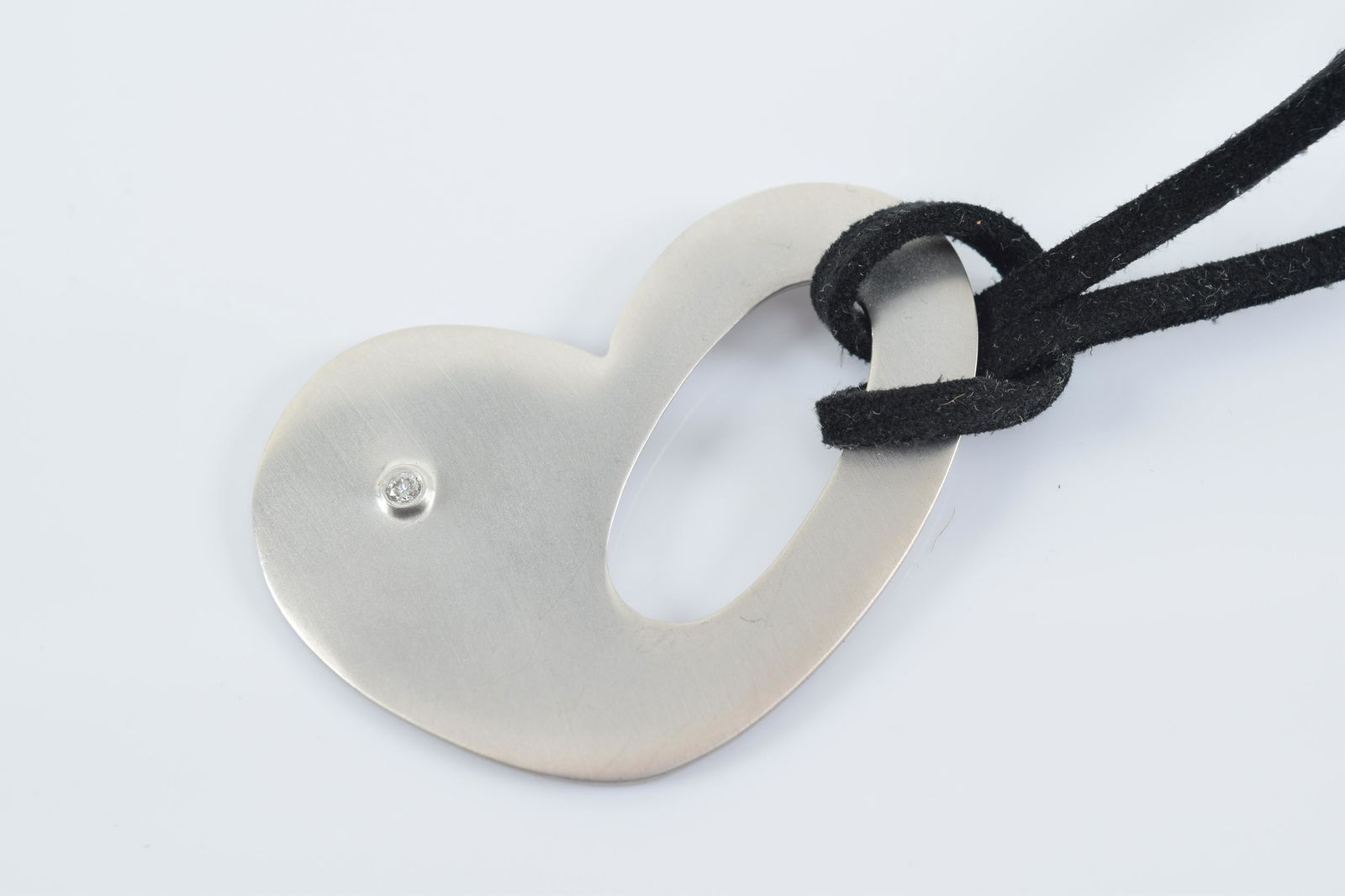 18K white gold and diamond modern pendant necklace. (1 of 6)