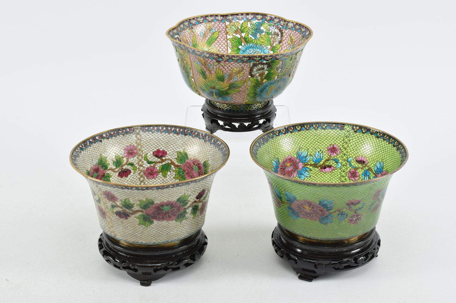 3 Chinese plique de jour dishes with cases and stands. (1 of 6)