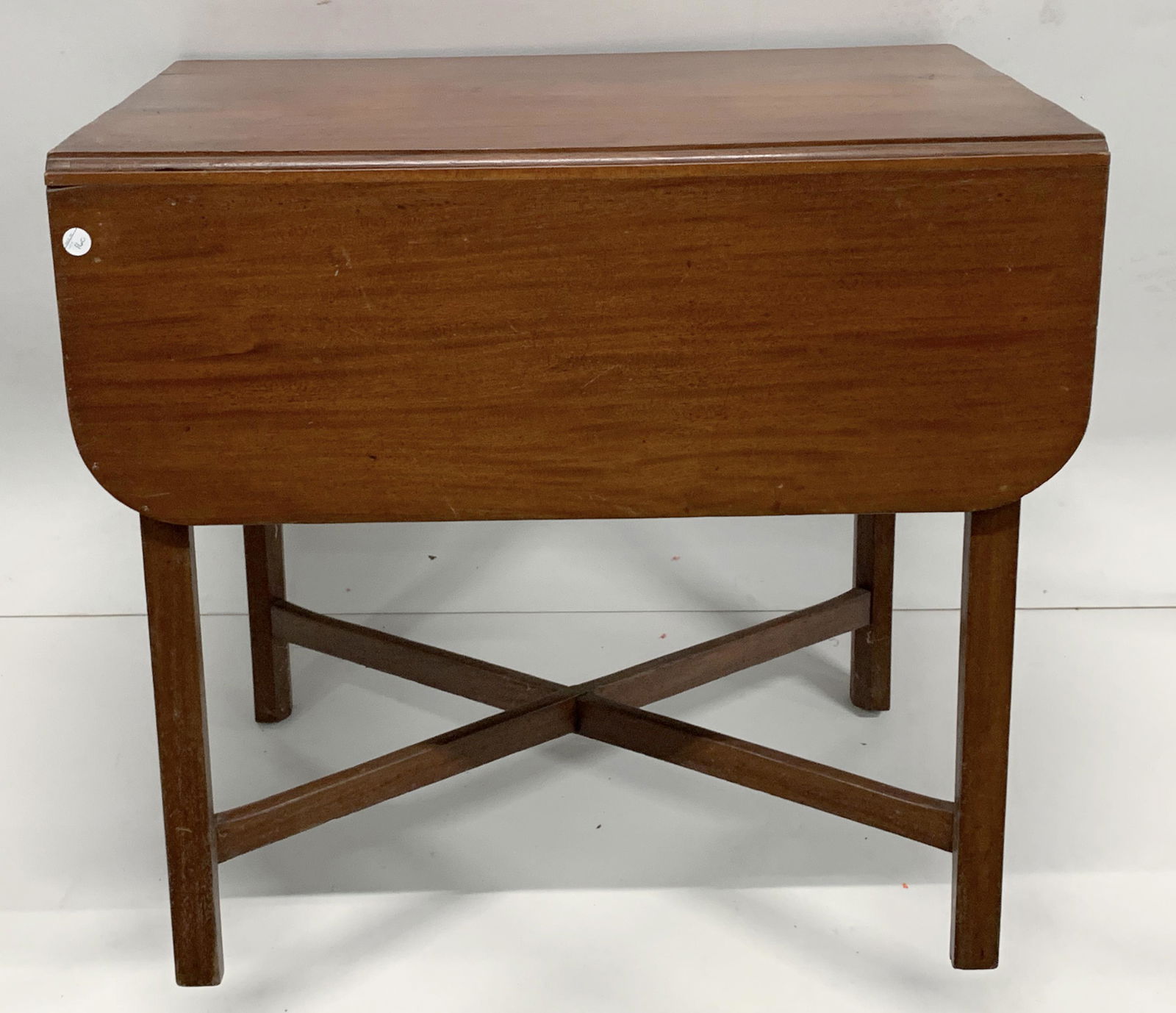 Federal mahogany drop-leaf Pembroke table with a single (1 of 5)