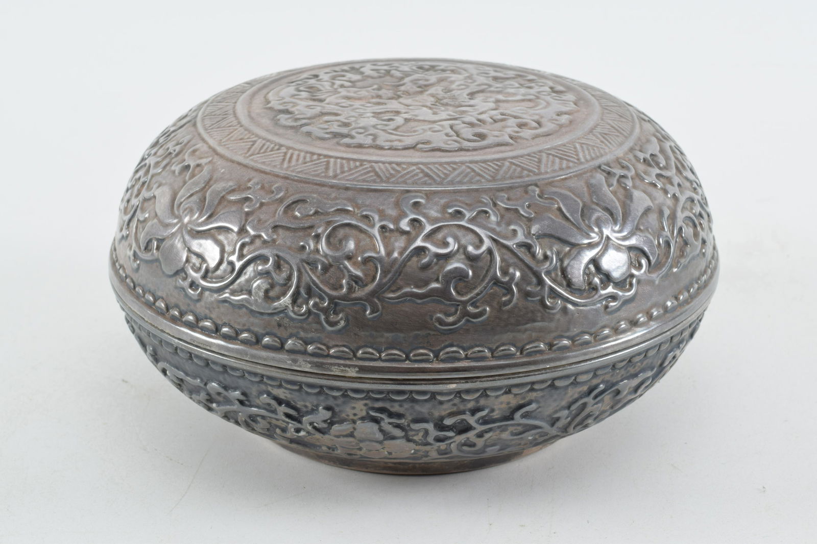 Chinese porcelain relief decorated round covered box (1 of 6)