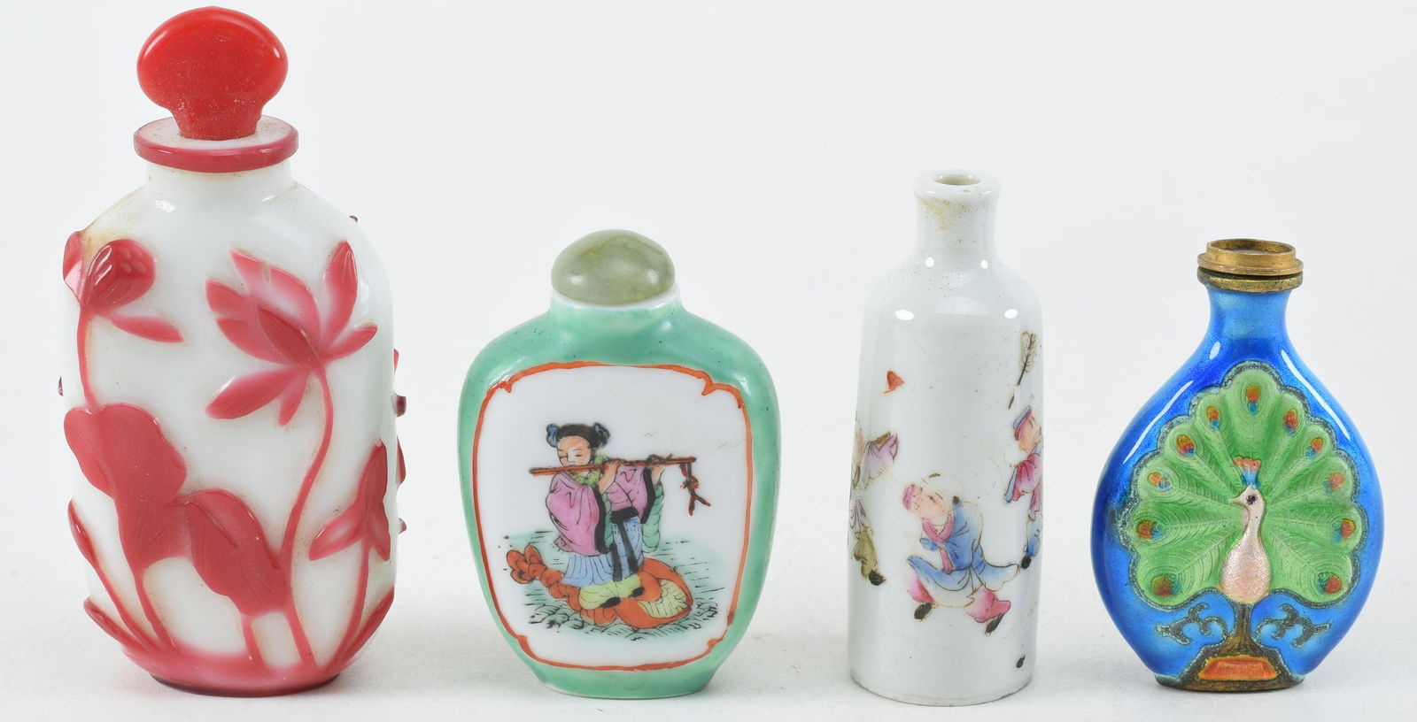 Lot of 4 snuff bottles. China. Early 20th century. To include: a cameo glass, 2 red to white (1 of 7)