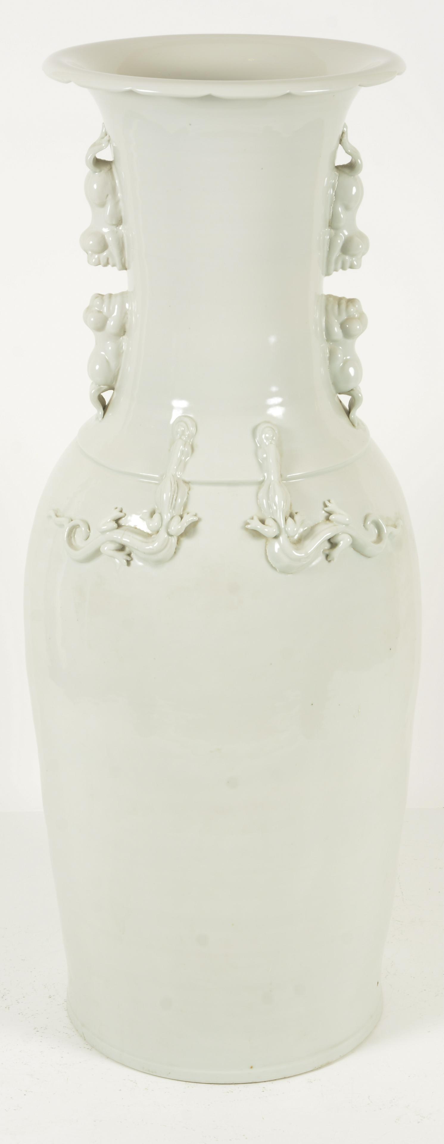 Large porcelain vase, China, early 20th Century. (1 of 10)