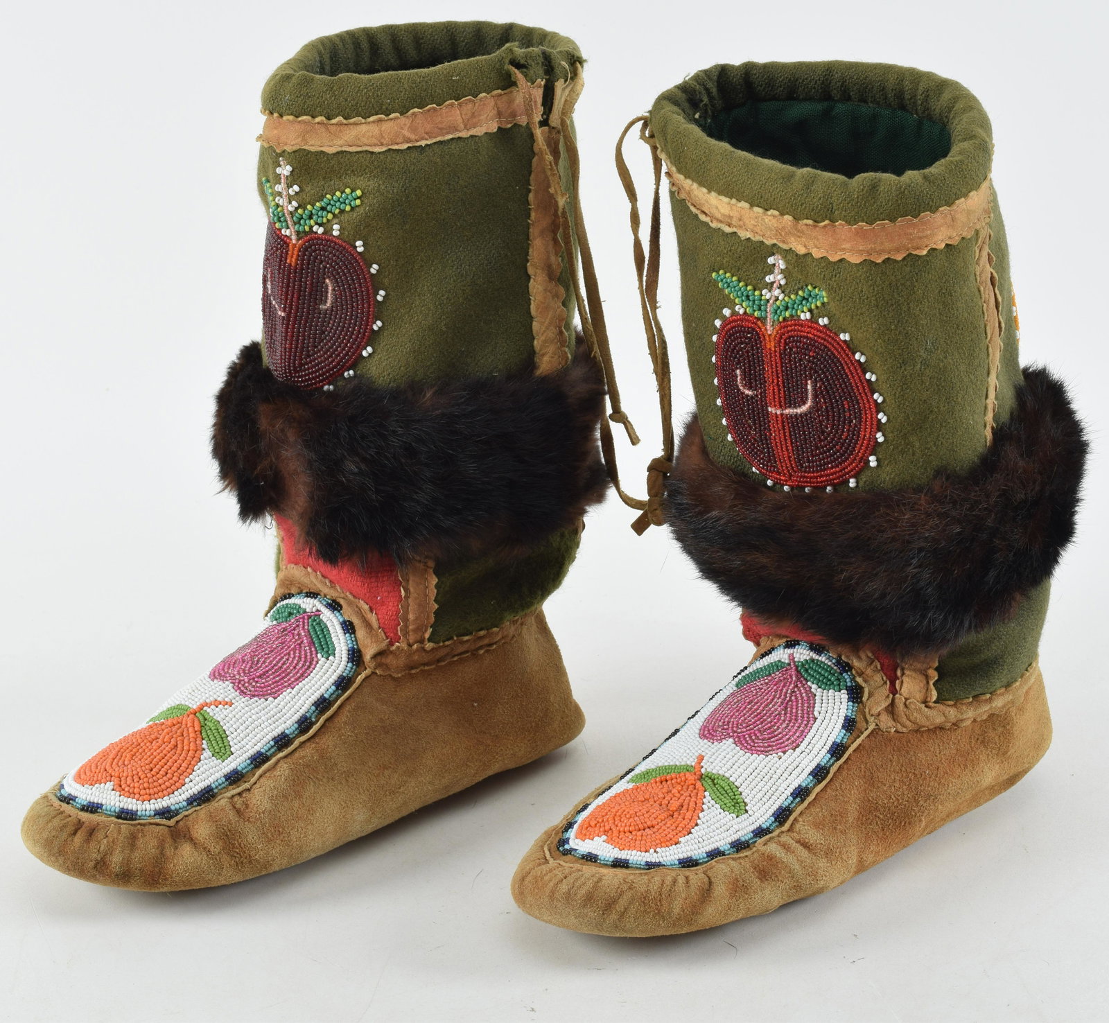 Early 20th century Native American Indian beaded tall boots.: Early 20th century Native American Indian beaded tall boots.