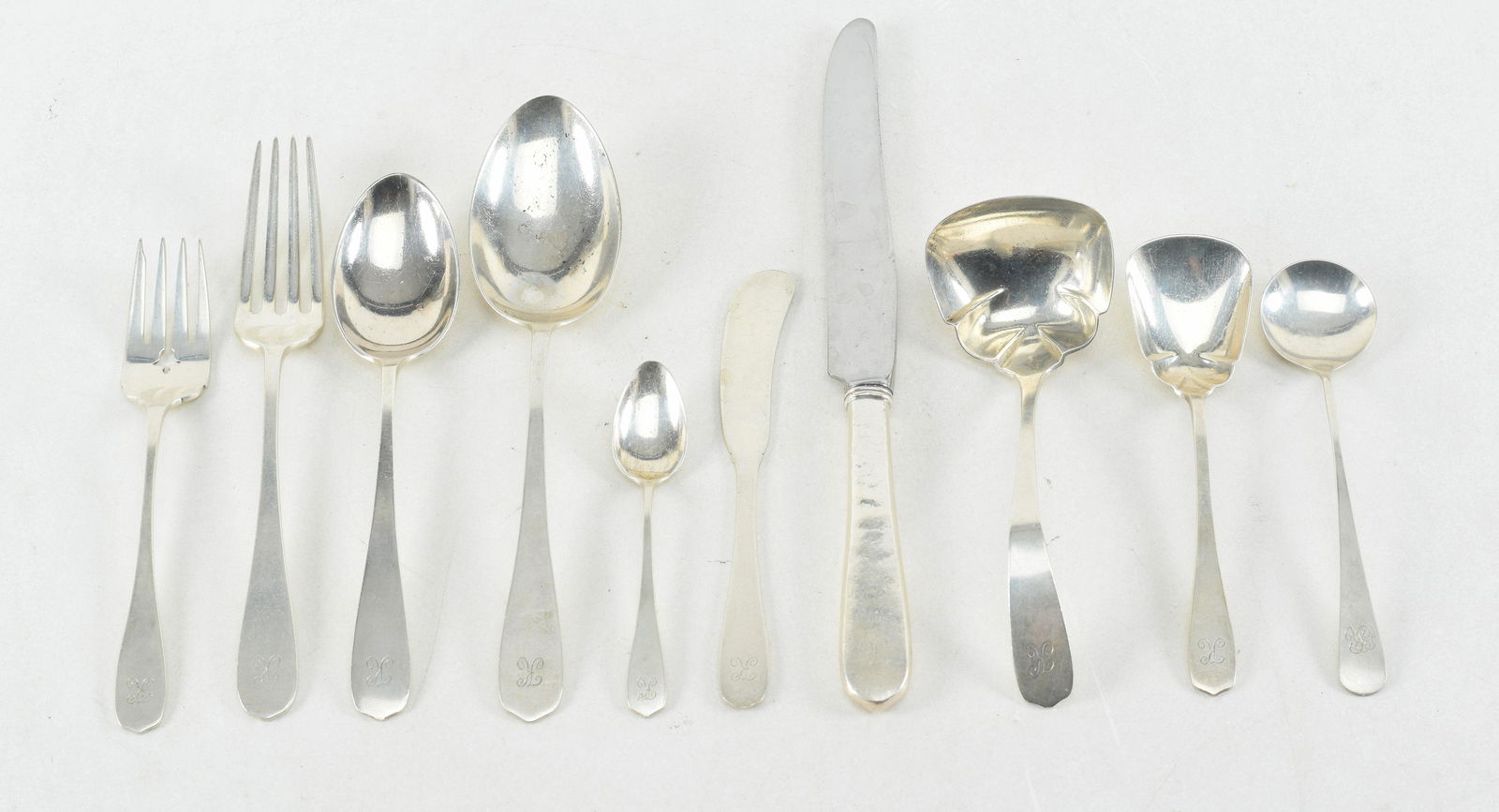 Manchester silver company sterling silver flatware service. To include: 7 tablespoons; 8 teaspoons; (1 of 18)