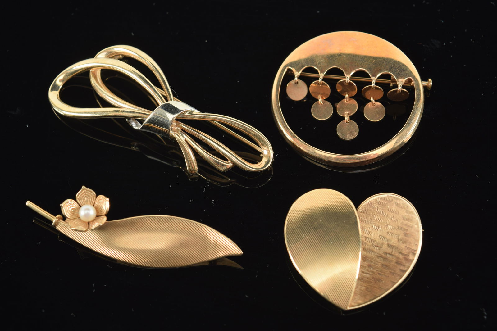 4 14K gold marked pins including a round pin with hanging elements. Marked 14K, .585 and other (1 of 8)