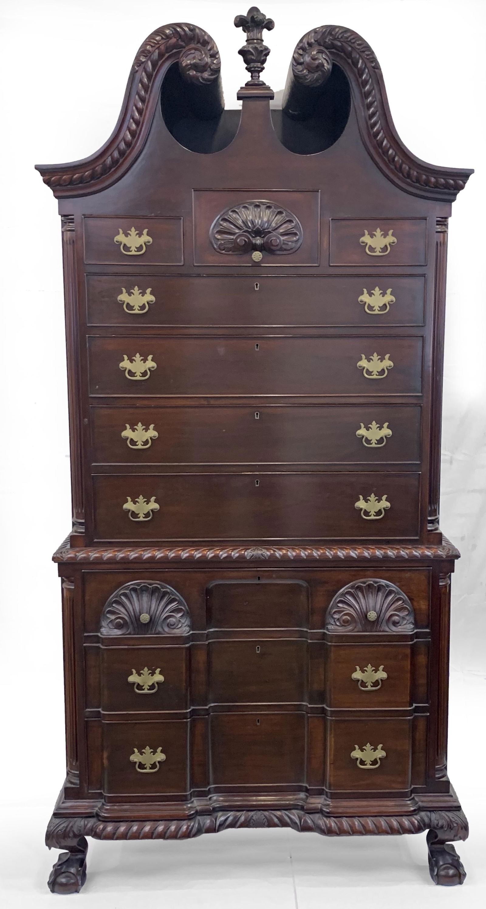 Chippendale style mahogany chest on chest with broken arch bonnet, early 20th Century. Highly carved (1 of 8)