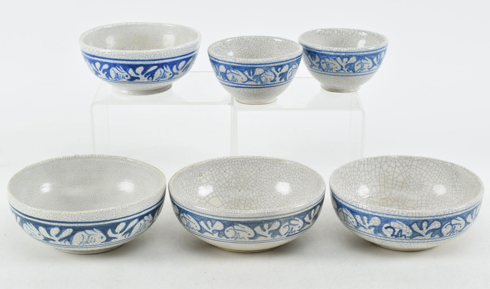 6 Dedham pottery bowls with rabbit pattern in various sizes from 5.5 to 3.5 in (1 of 9)