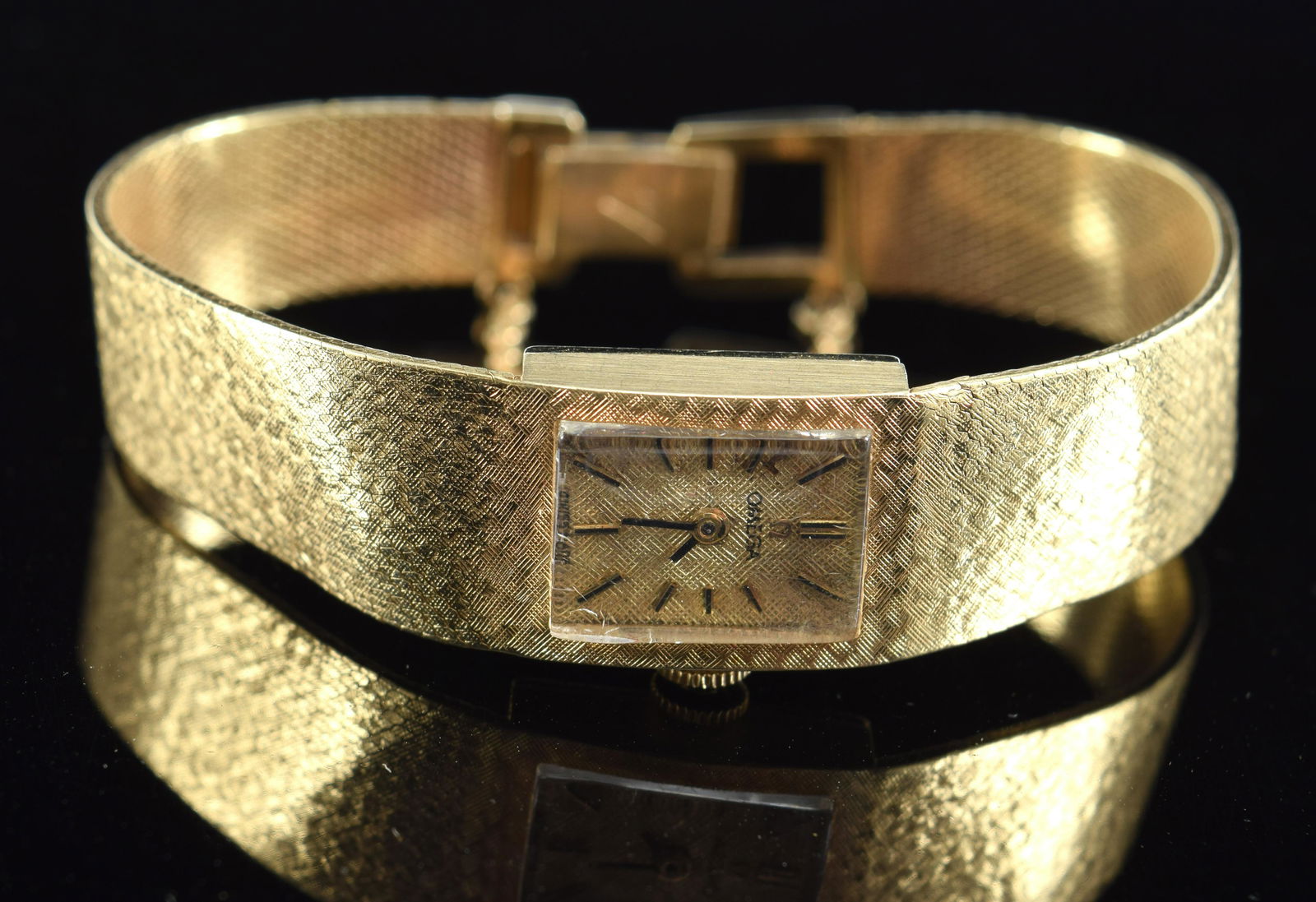 Vintage 14K gold Omega ladies wristwatch. Swiss made. Roman numerals. Scale mesh wristband with some (1 of 7)