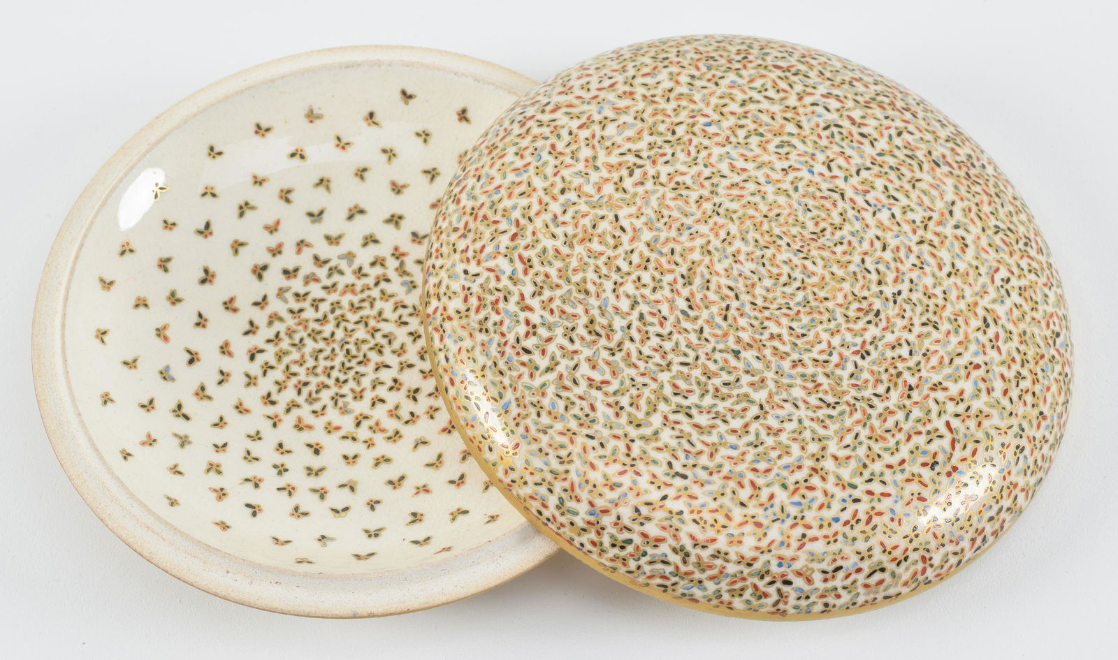 Japanese satsuma fine quality 1000 butterfly decorated round covered box. Signed on bottom. 4.125in (1 of 5)