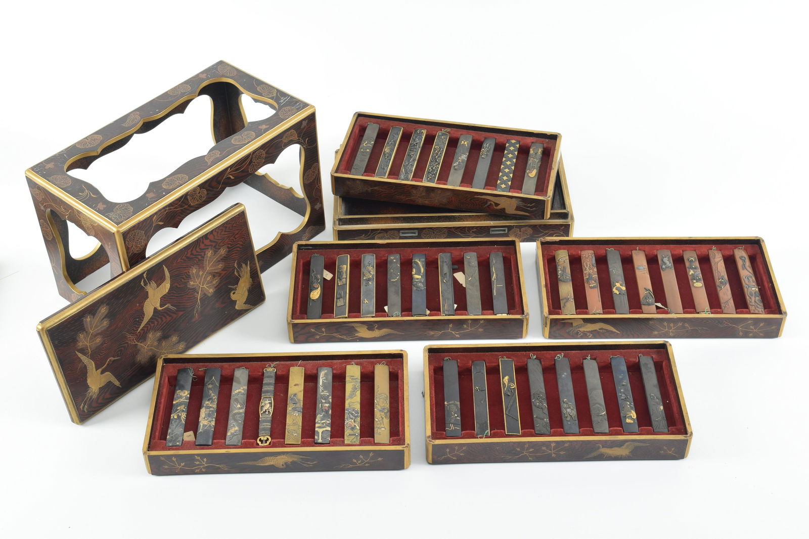 Collection of Kozuka handles. Japan. 40 kozuka from various schools. Case of finely lacquered wood (1 of 20)