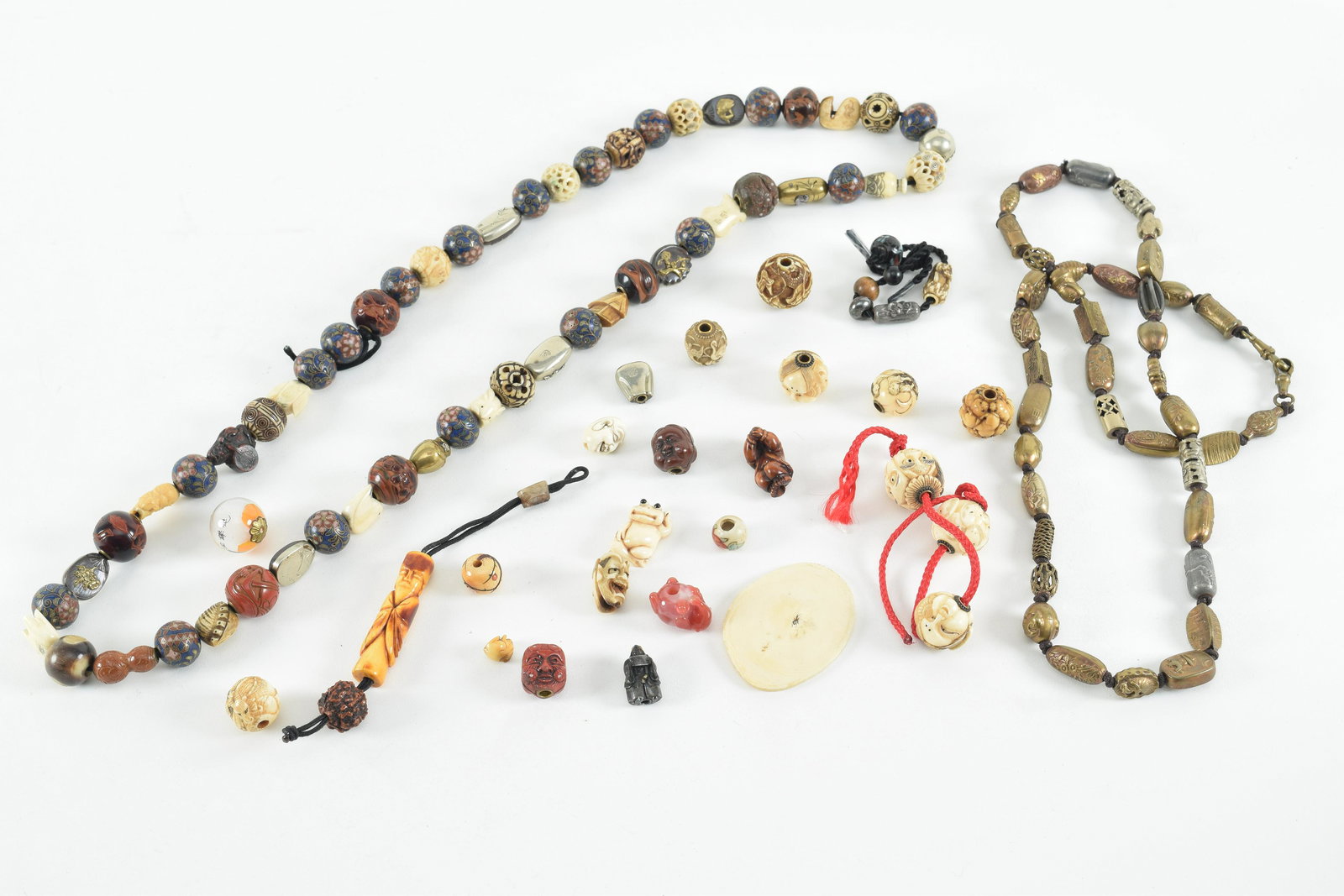 Lot of ojime. Japan. 19th century. Provenance: From the collection of Donald Snow. Buyer's notice: (1 of 6)