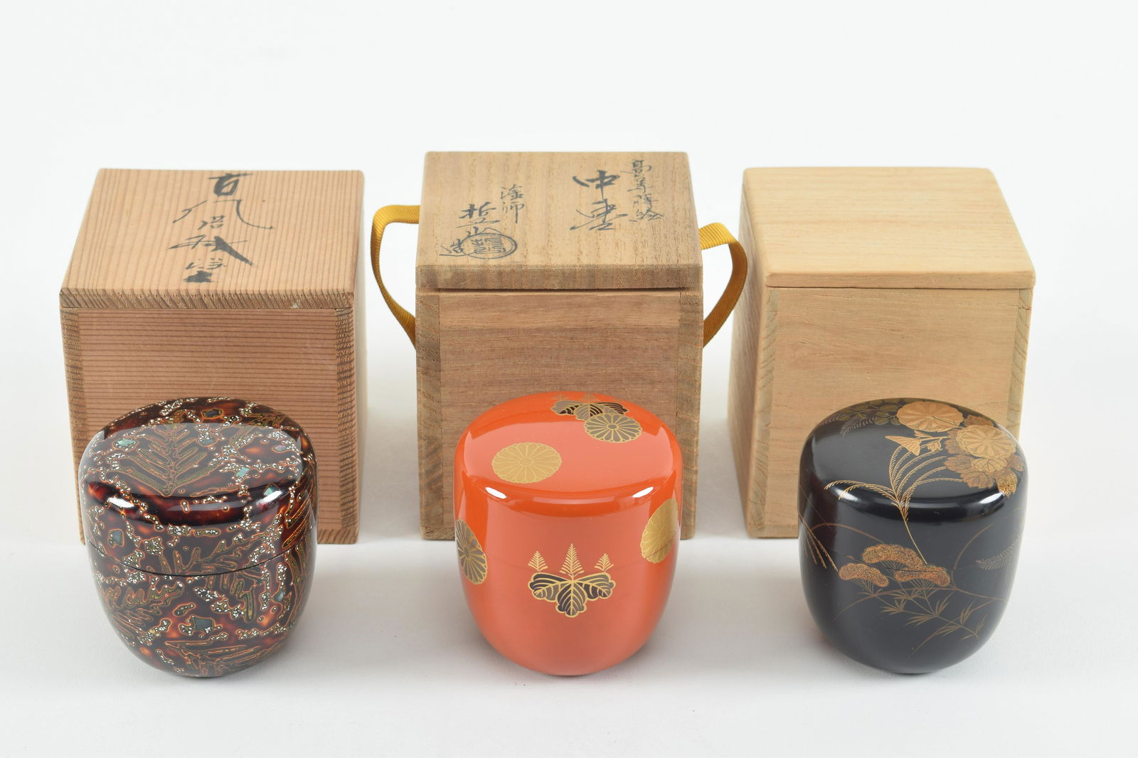 Lot of 3 lacquer tea caddies. Natsume. Japan. 19th century. Boxed. Provenance: From the collection (1 of 7)