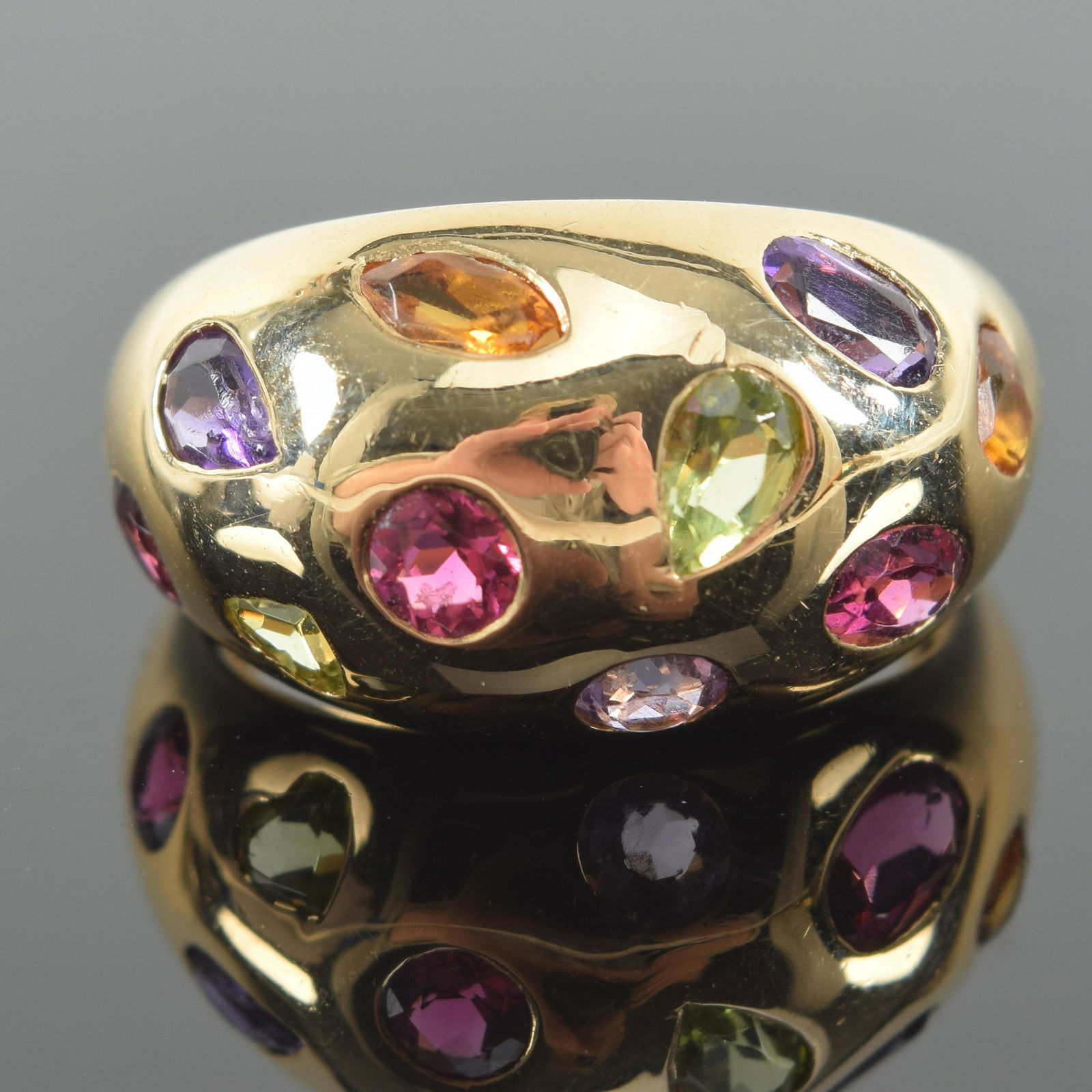 Van Cleef & Arpels 18K gold color stone mounted ring. Marked VCA, 18K, B588 1I27. Ring size 6.75. 8 (1 of 10)