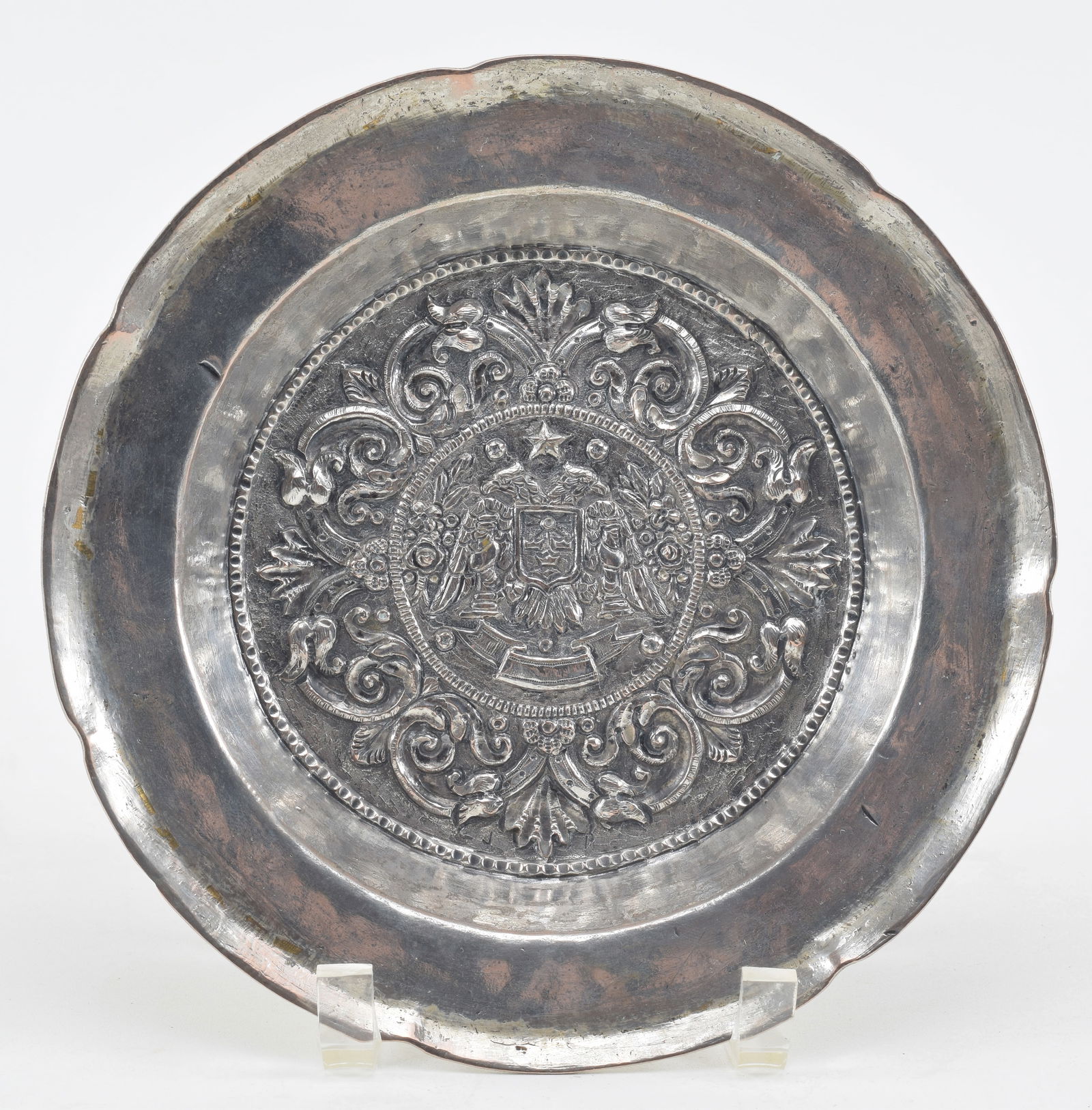 Spanish Colonial silver shallow dish, 18th Century. The center with repousse decoration of the Coat (1 of 6)