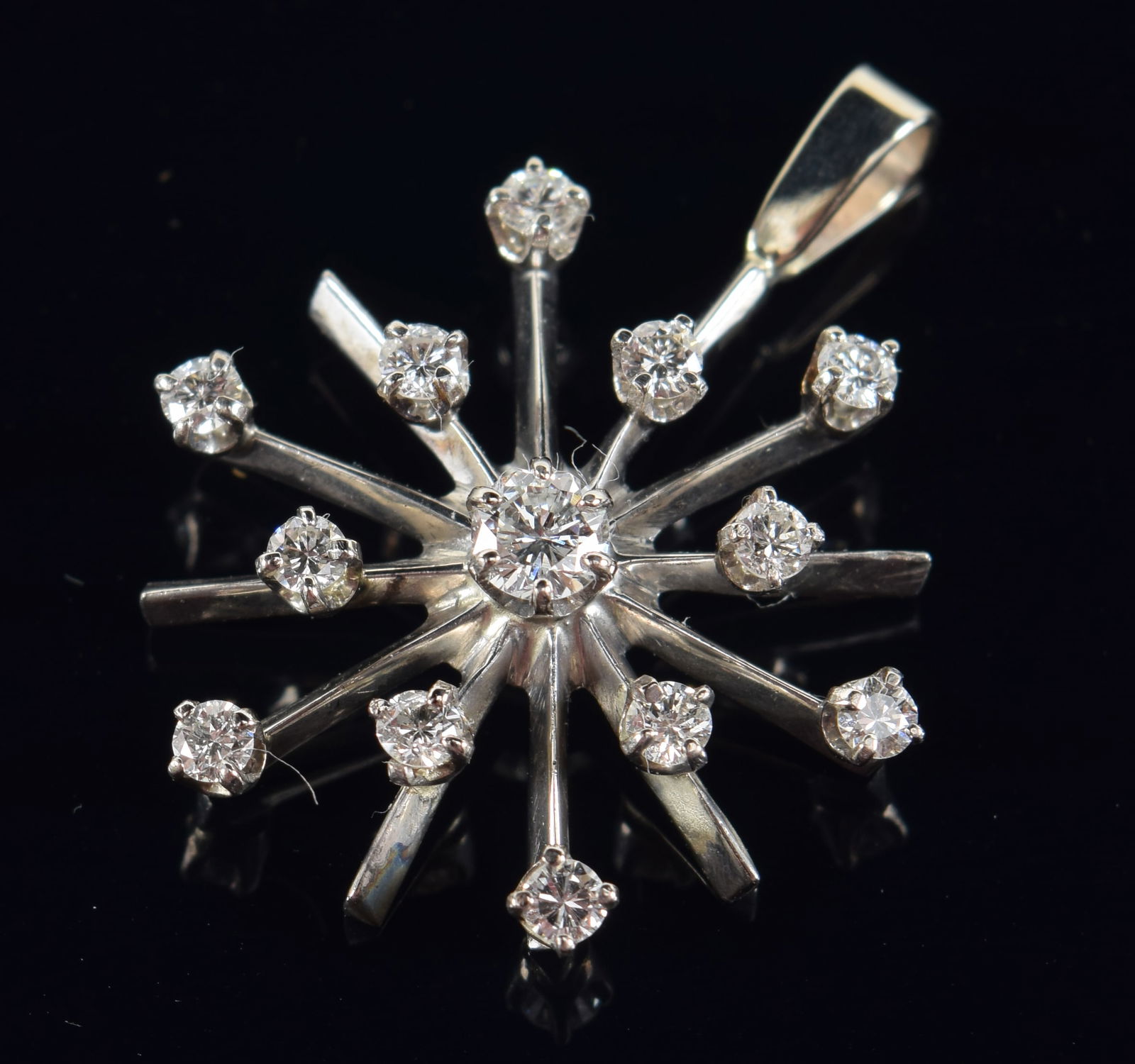 14K white gold diamond mounted snowflake design pendant. Central stone approx. 0.15ct. Unmarked. 1in (1 of 4)