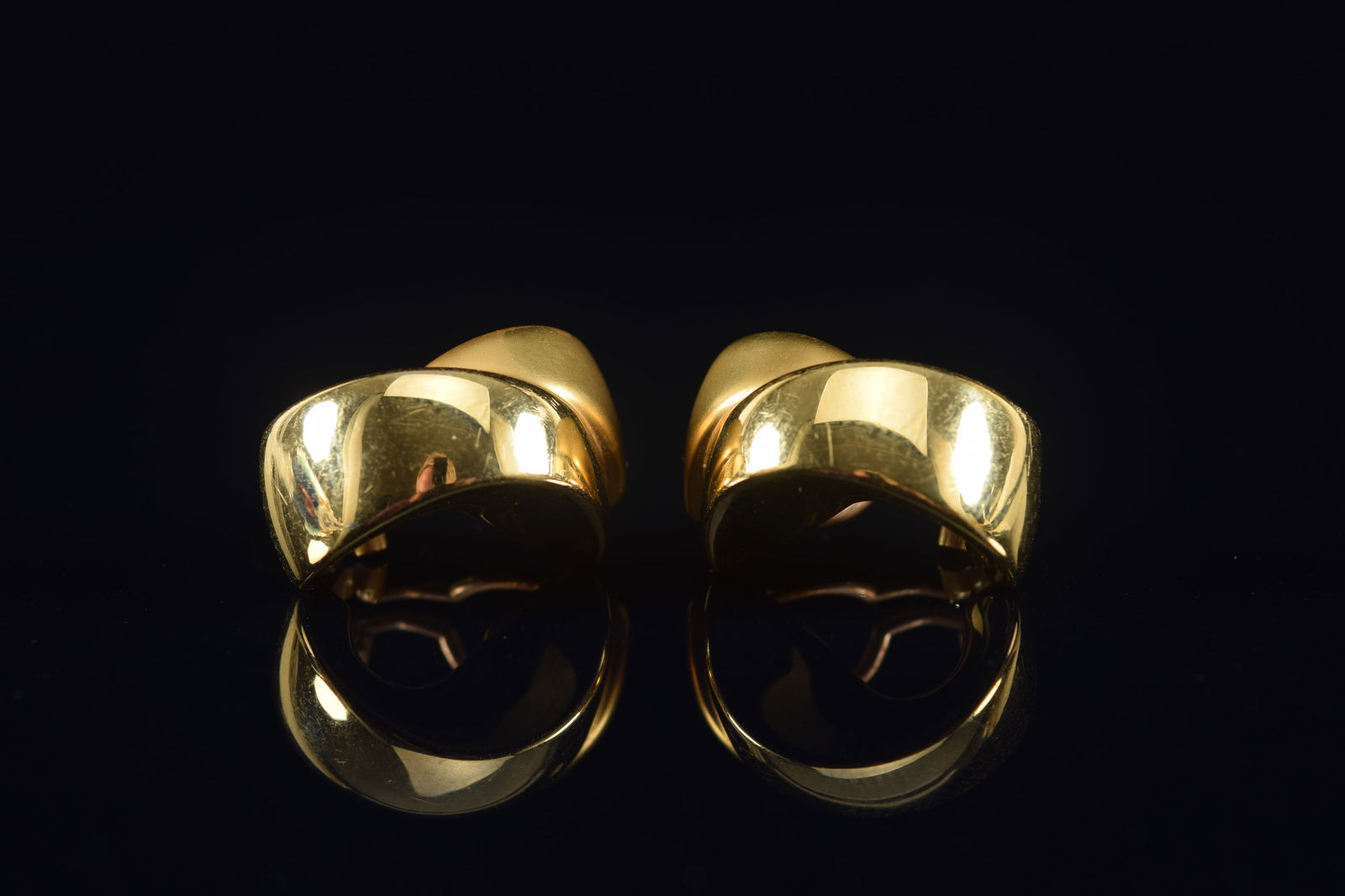 18K gold huggy clip earrings. 2 tone brushed and polished gold finishes. Marked 750. "C+G" maker's (1 of 4)
