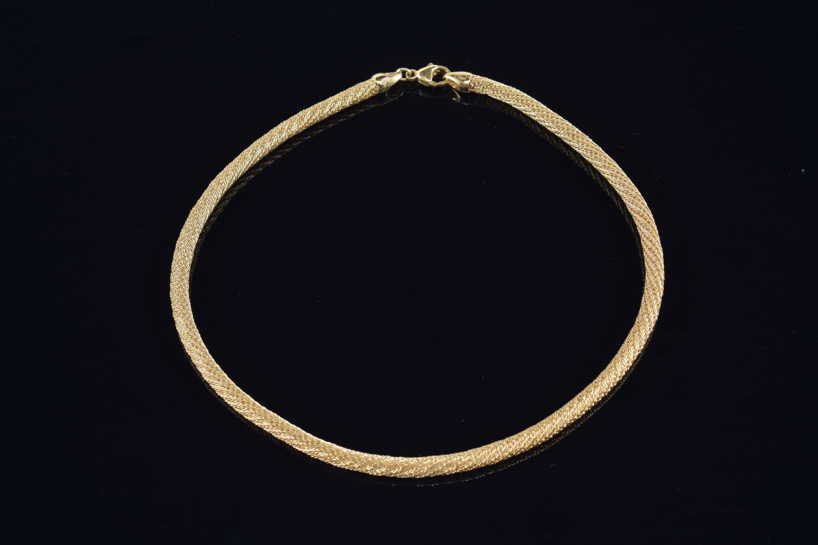 14k Gold Twisted Wire Mesh Choker Necklace. Marked 14k, Italy. 13.25in