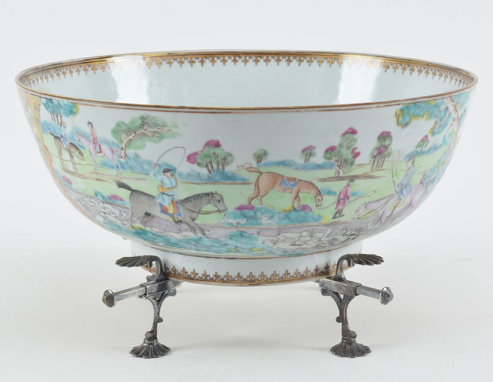 Chinese export porcelain hunt bowl, 19th Century. (1 of 12)