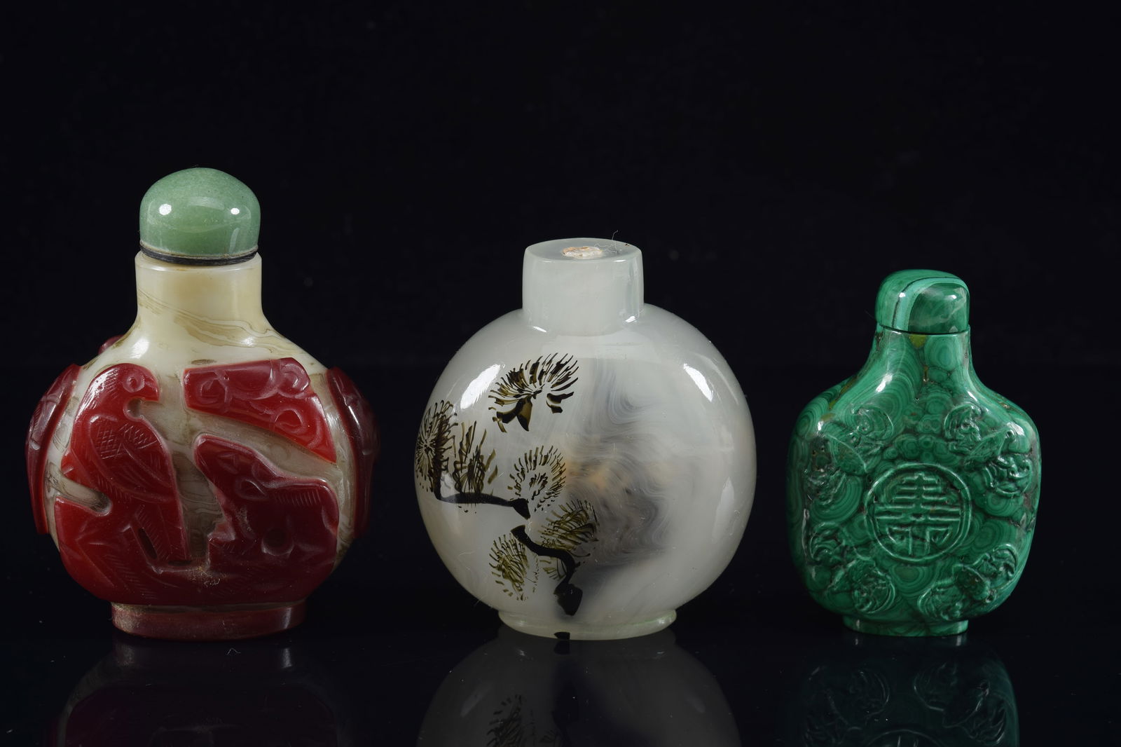 3 snuff bottles. China. 19th/20th century. To include: Ruby overlay, malachite, and glass. Largest (1 of 6)