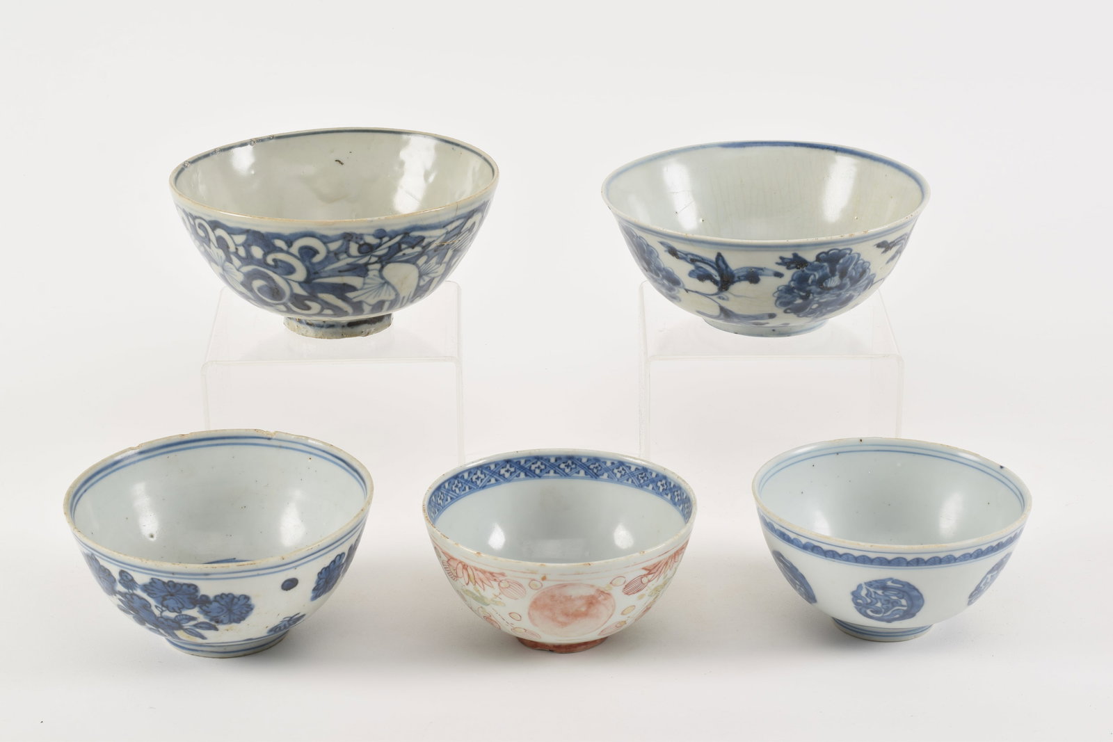 Lot of 5 Chinese Ming period blue and white bowls. 2 with reign marks. 2 with seal marks. Largest (1 of 9)