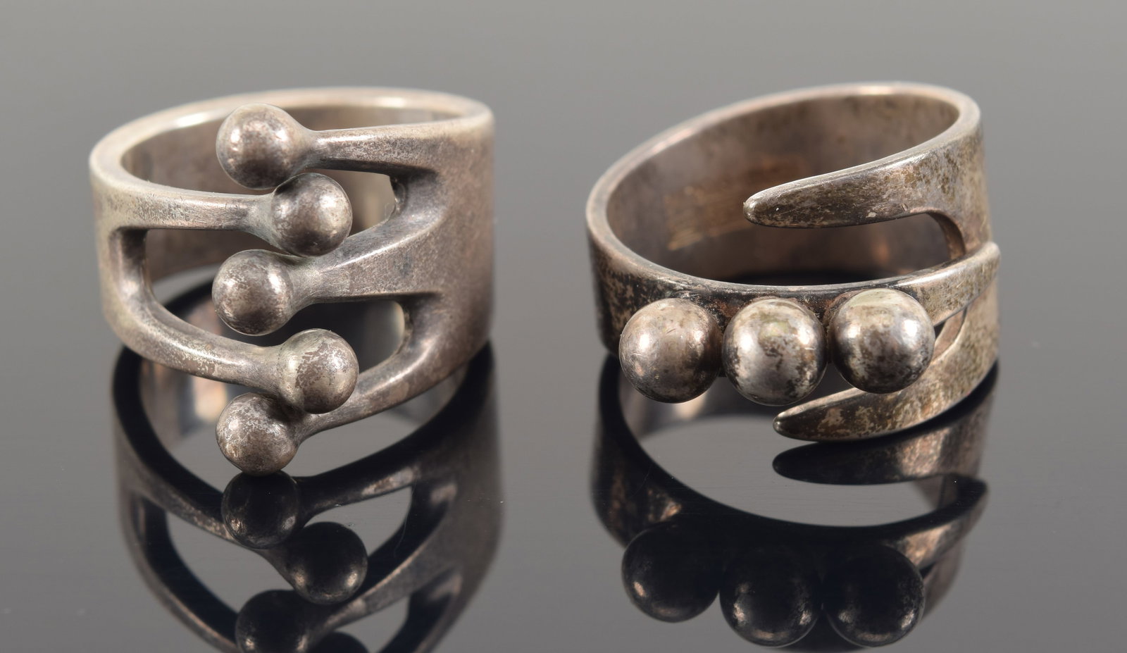 2 Mid Century Modern Scandinavian sterling silver designer rings. Prong and sphere style. Each (1 of 4)