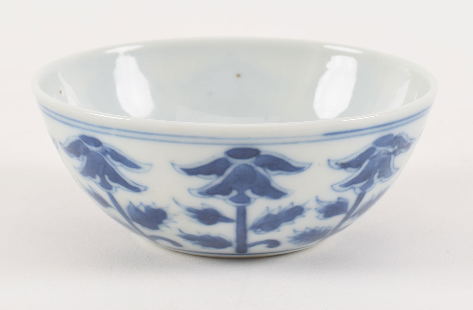 Porcelain cup. China. Kuang Hsu mark (1875-1908) and of the period. Underglaze blue decoration of (1 of 5)