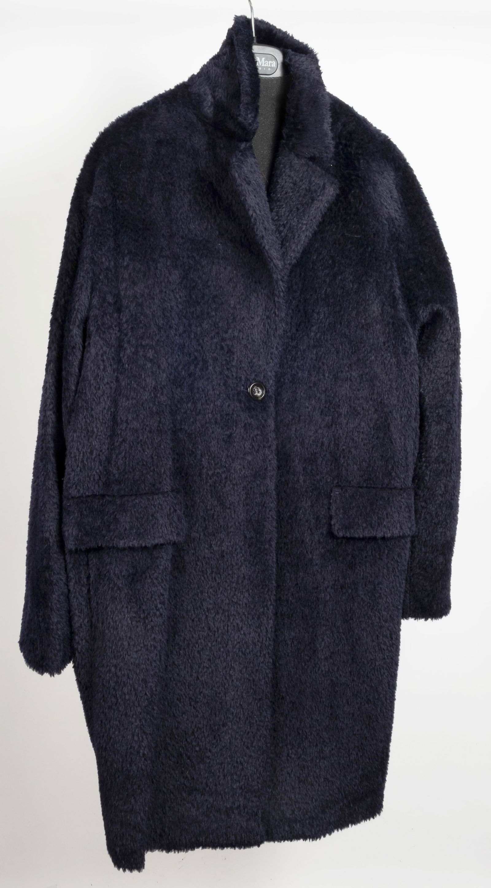 Max Mara Alpaca/Wool three quarter length coat. Deep navy tone with purple hue. Two exterior pockets: Max Mara Alpaca/Wool three quarter length coat. Deep navy tone with purple hue. Two exterior pockets with faux flaps. Approx. size 10-12. With Max Mara hanger. Lined with Max Mara printed lining. Ligh