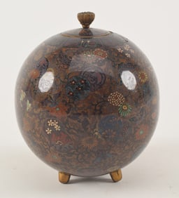 Cloisonne covered jar. Japan. Meiji period (1868-1912). Globular form. Possibly the work of Namikawa