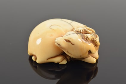 Netsuke. Japan. 19th century. Recumbent deer. 4 x 1.5cm.