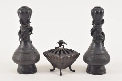 Pair of bronze vases. China. Ming period (1368-1644). Garlic mouth form. Surface with dragons and