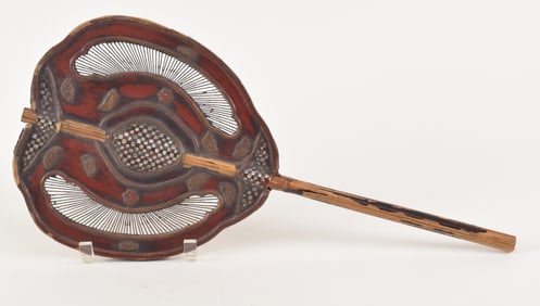 War fan (Tessen). Japan. 18th/19th century. Bamboo with red and black lacquered surface inlaid with