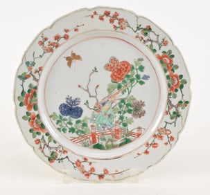 Porcelain plate. China. 17th/18th century, Kang Hsi period. Large famille verte decorated plate with