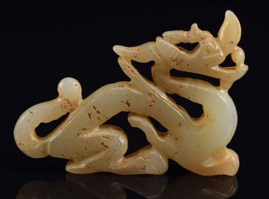 Jade dragon. China. Liao period (916-1125). 2in.
