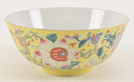 Porcelain bowl. China. Kuang Hsu mark (1875-1908) and of the period. Yellow ground with enameled