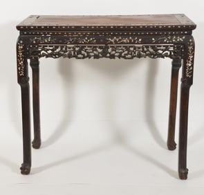 Occasional table. China. 19th century. Rosewood carved, pierced and inlaid with mother of pearl. 37