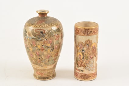 2 pottery vases. Japan. Meiji period (1868-1912) Satsuma ware. Both with decorations of the hundred