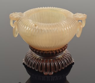 Agate water coupe. China. 19th century. Ribbed body, flowered jump rings. Fitted stand. Small chip