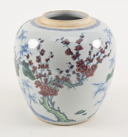 Porcelain jar. China. 18th/19th century. Tou Tsai ware. Decoration of birds and flowers. Small chips