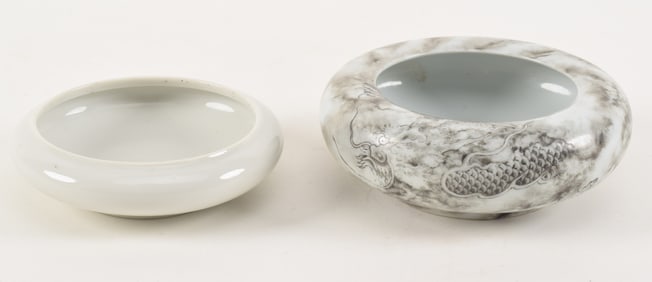 2 brush washers. China. 19th century. Both spherical shape. One blanc de chine, the other with